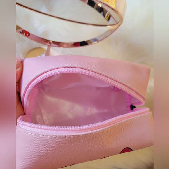 🩷🩷 THE CREME SHOP MICKEY AND MINNIE MAKE-UP BAG🩷🩷 - Picture 4 of 5